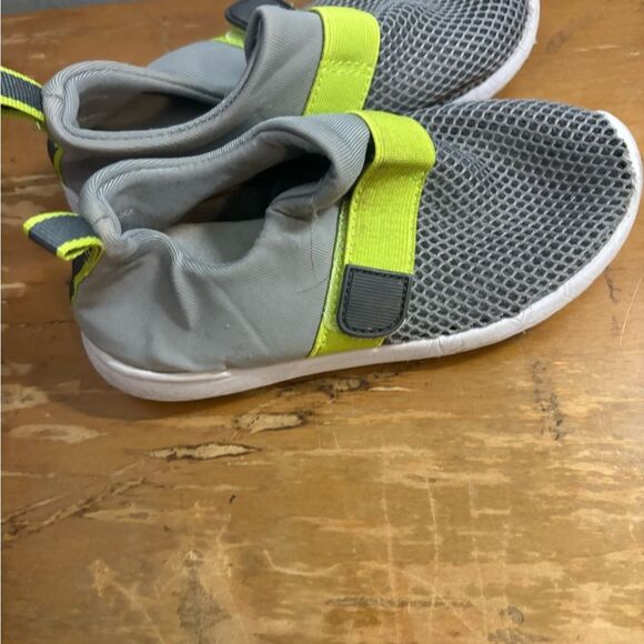 Bundle of 2 kids sneakers size 9 EUC Vibrant Orange/ grey cat & jack - Picture 3 of 7